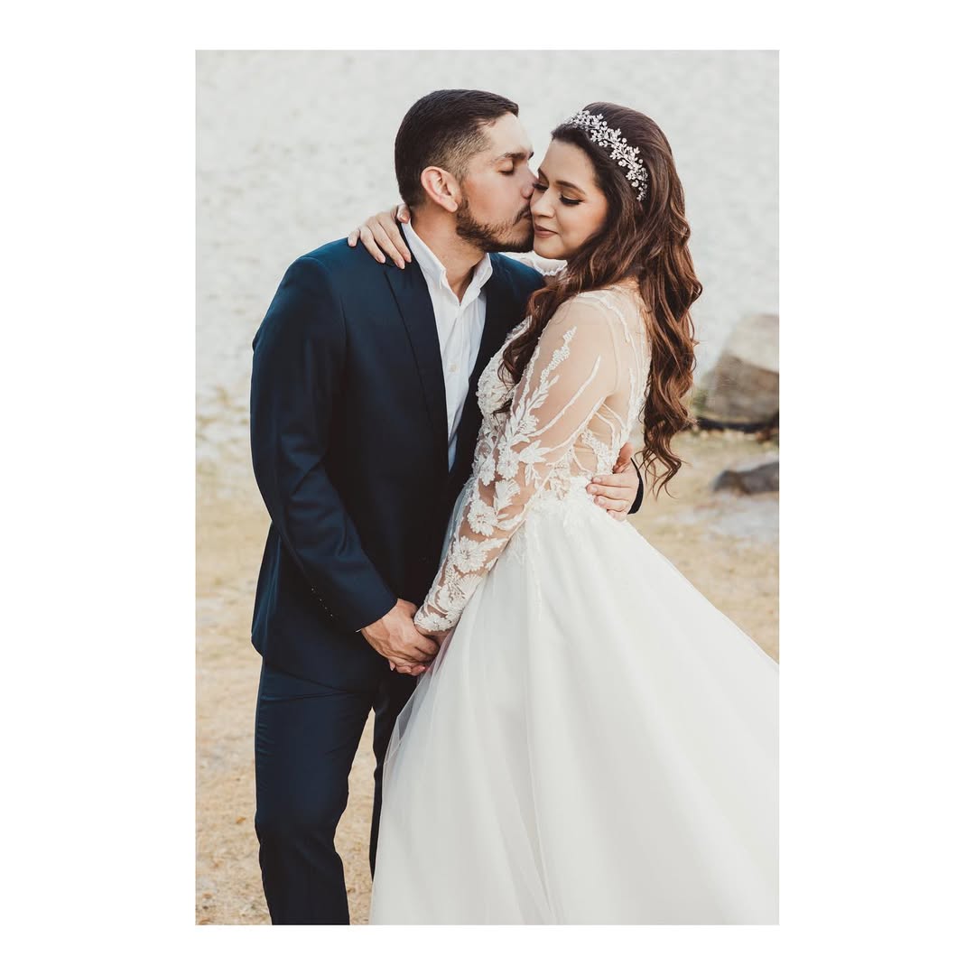 Modern bridal styling for outdoor wedding