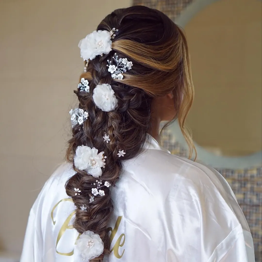 Bridal accessory placement Magaby