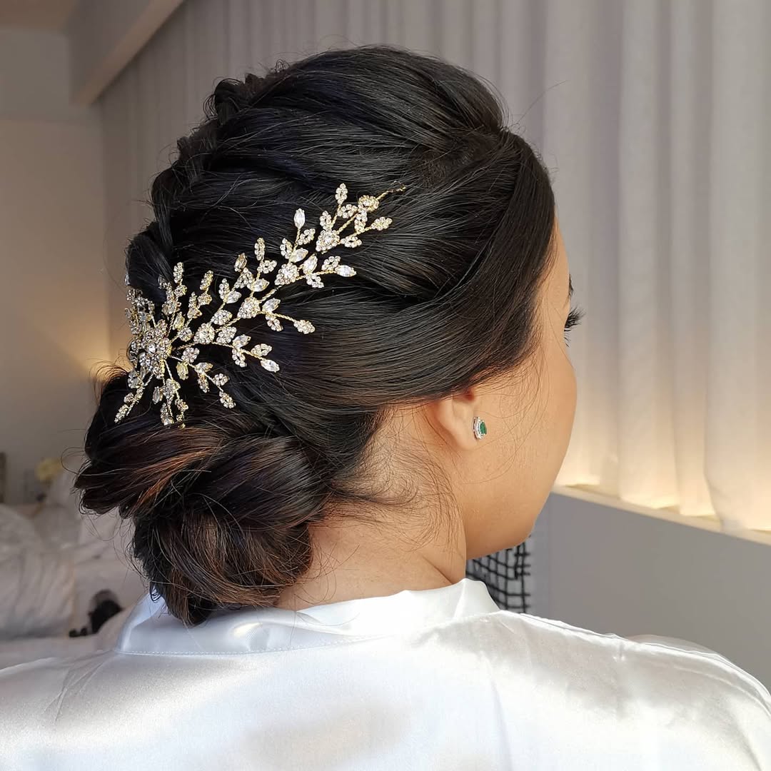 Bridal hairstyle for traditional Chinese wedding